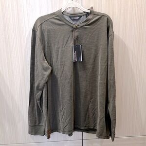 Men’s Roundtree & Yorke solid green Henley, size L